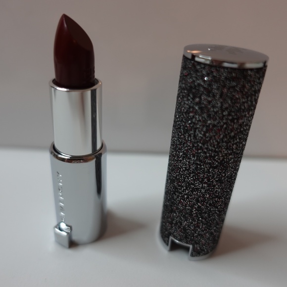 GIVENCHY Luminous Matte Lipstick in 500 Enigmatic Red *LE* - Picture 8 of 10